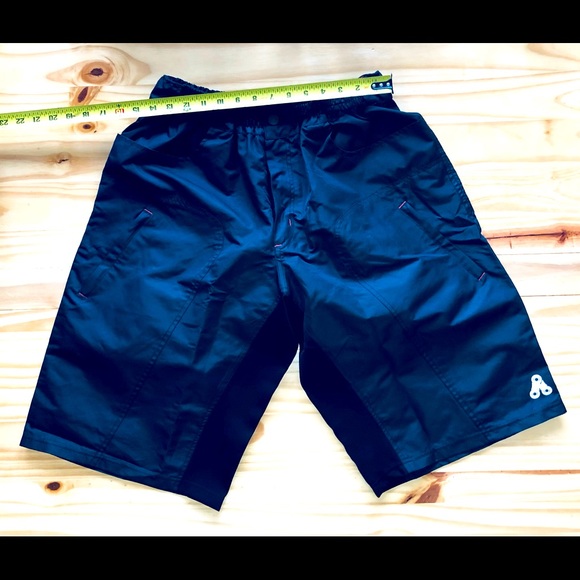 Urban Cycling Apparel Dual Tracker Black Men Shorts Large Secure Pockets Sz 2XL - Picture 9 of 9